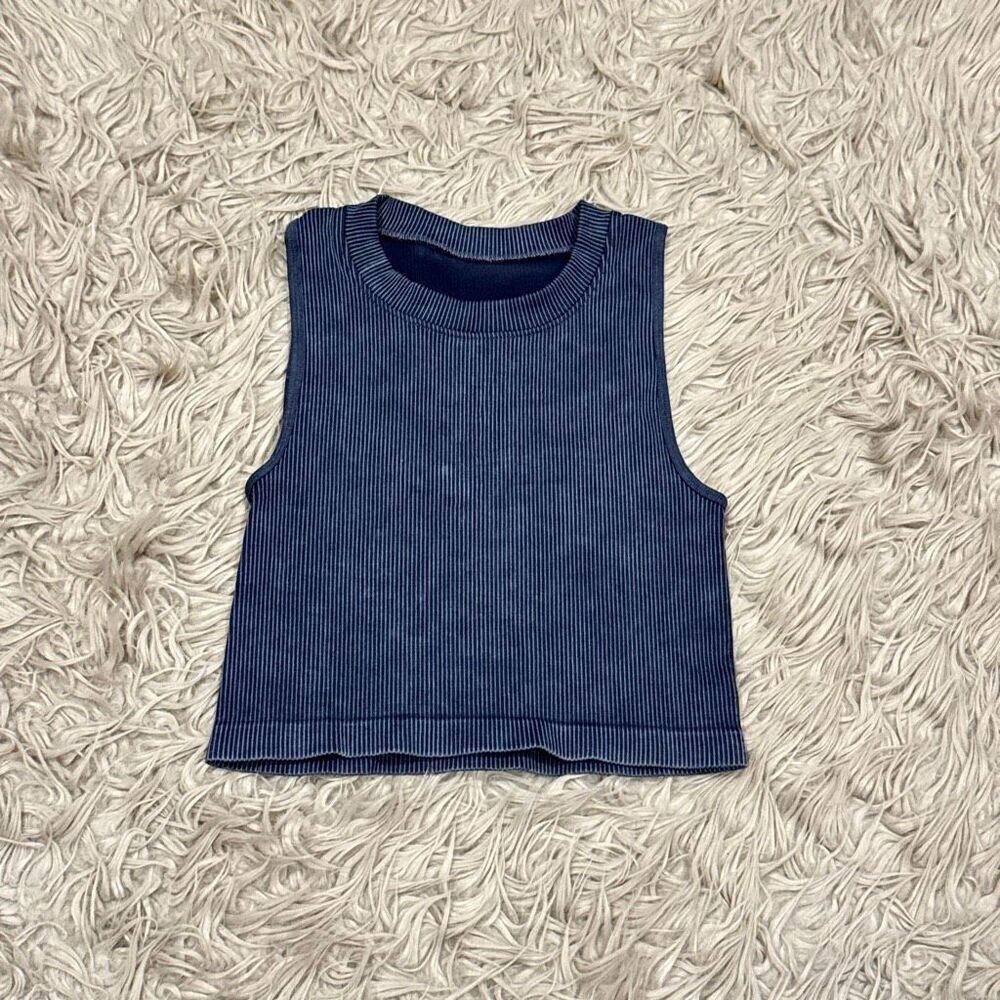 OQQ workout crop top tank size large